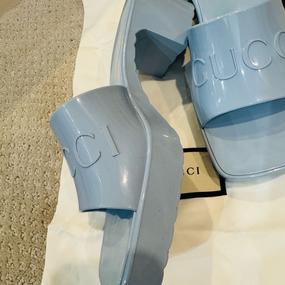 Gucci Blue Mules with Embossed Branding - Picture 2 of 5